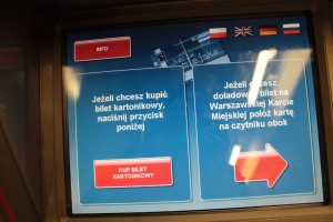 Ekran automatu biletowego - białe teksty, ciemne tła w różnych odcieniach.